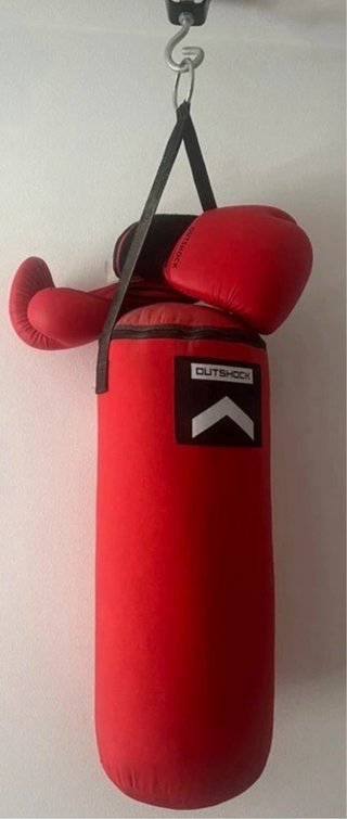 Saco de boxeo y guantes niño Outshock