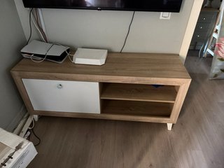Mueble TV madera y blanco