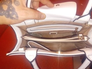 Bolso Guess Blanco y Dorado