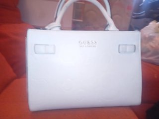 Bolso Guess Blanco y Dorado