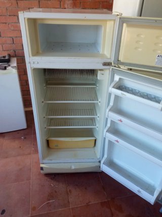 Nevera de gas blanca