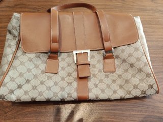 Bolso maleta beige y marrón