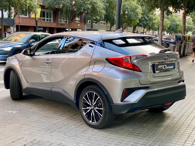 Toyota C-HR 2017, foto 2
