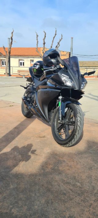Moto Deportiva Negra