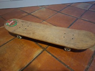 Monopatín de madera