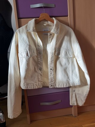 Chaqueta vaquera cropped Bershka blanca