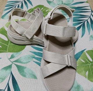 Sandalias Skechers ArchFit Beige