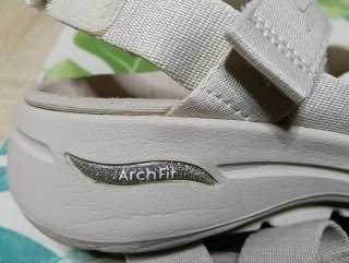 Sandalias Skechers ArchFit Beige