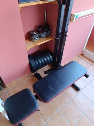 Pesas, mancuernas y barra de gimnasio