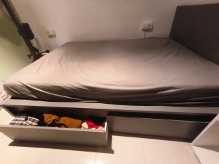 Cama con somier, colchón y cajonera