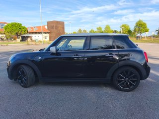MINI Cooper 5P 136 CV Pepper | LED | Navegación