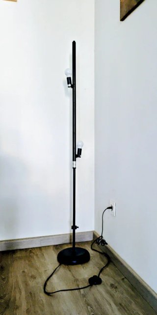 Lámpara de pie Ikea negra