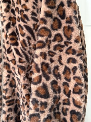Chaqueta pelo leopardo con capucha