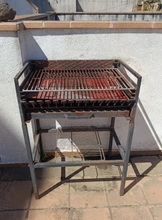 Barbacoa artesanal de metal