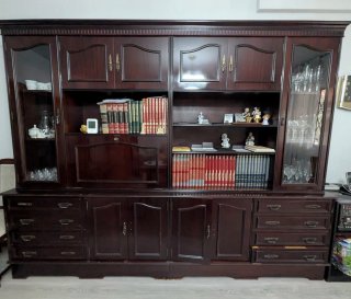 Mueble de salón madera y cristal