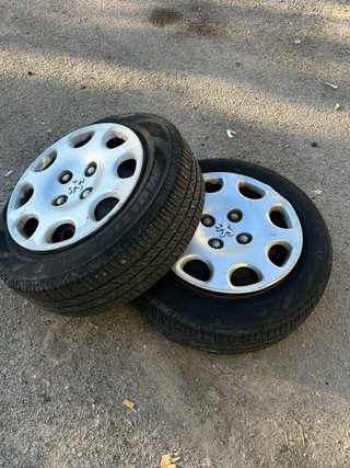 Llantas Peugeot con tapacubos