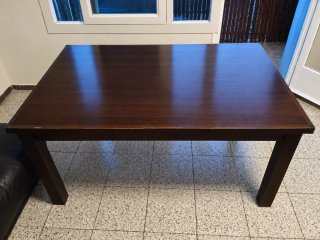 Mesa de comedor de madera