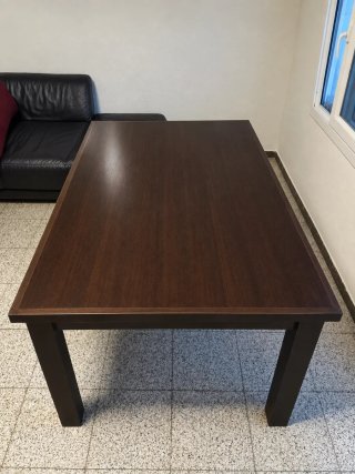 Mesa de comedor de madera