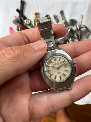 Lote 45 relojes de oro y plata
