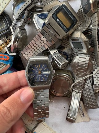 Lote 45 relojes de oro y plata