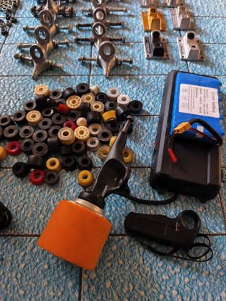 Lote de 5 tablas y recambios skate