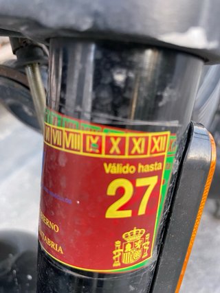 Moto Raw 125 Naked negra y Plateada