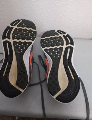 Zapatillas Nike grises y rosas