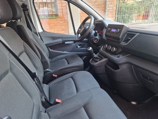 Nissan NV300 2021