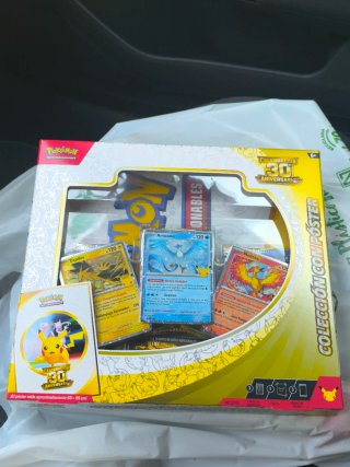 Colección con Póster 30 Aniversario Carta Pokemon