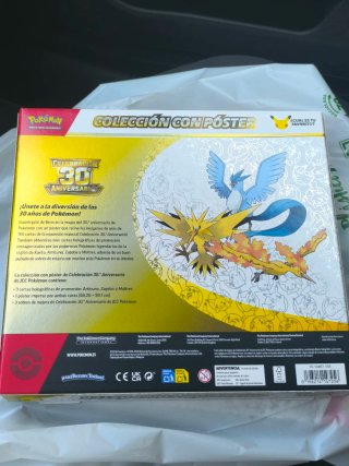 Colección con Póster 30 Aniversario Carta Pokemon