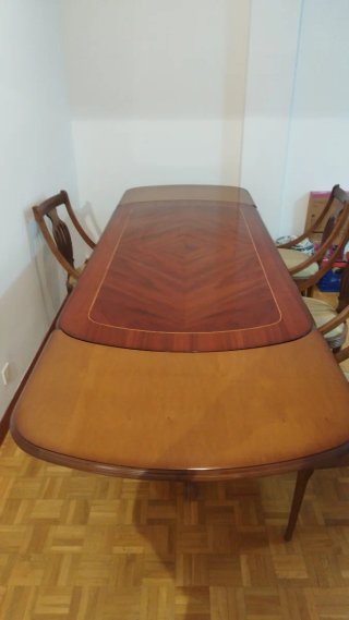 Mesa y sillas para comedor