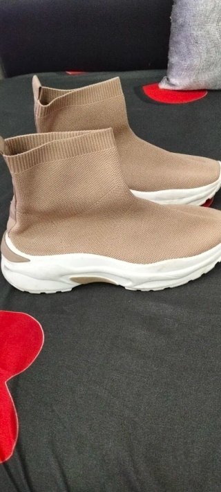Botines elásticos y alza  deportivos talla 38 marr