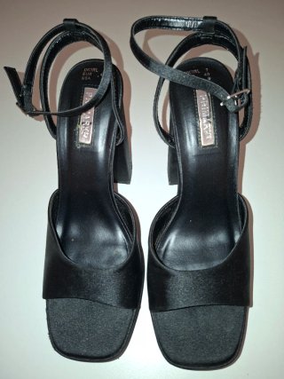 Sandalias negras Primark Talla 40, marcas de uso.