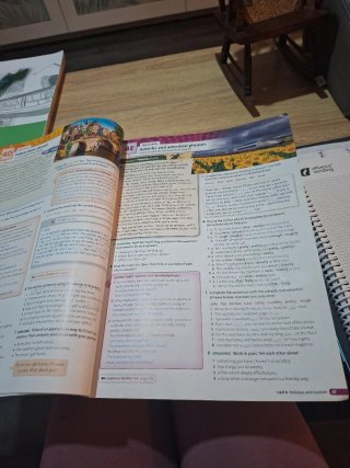 Libro inglés third edición solutions B2+ Student's