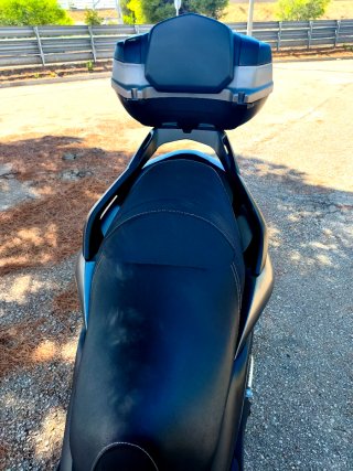 Yamaha Tricity 300 gris oscuro/plata del año 2023
