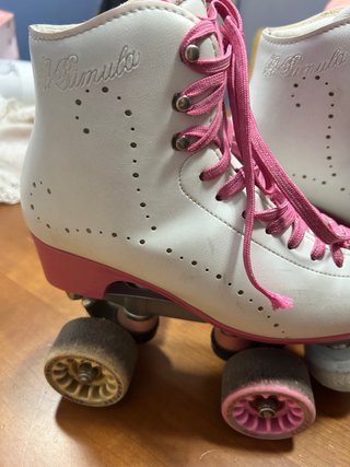 Patines de 4 ruedas marca Belati, talla 35