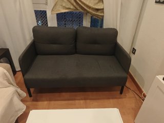 Sofá de tela gris