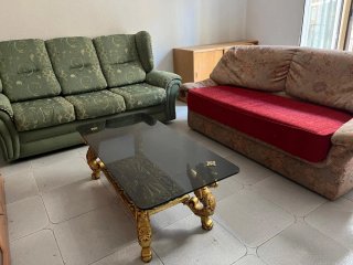 2 Sofás, uno convertible en cama