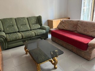 2 Sofás, uno convertible en cama