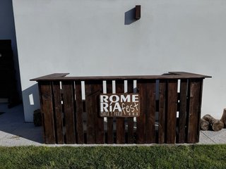 Barra de bar rústica de madera