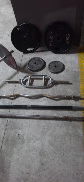 Lote de barras y discos de pesas