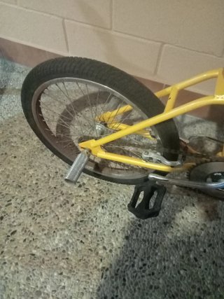 Bicicleta BMX Amarilla monty