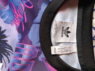 Camiseta Adidas Talla M Estampado Tropical