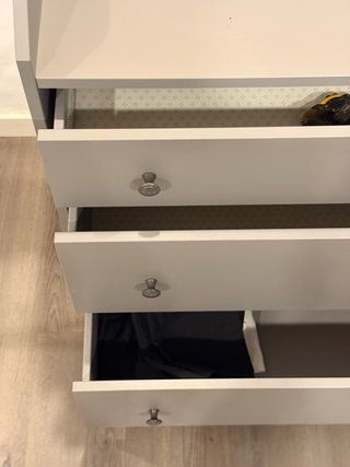 Cómoda/Cajonera gris de madera Negociable