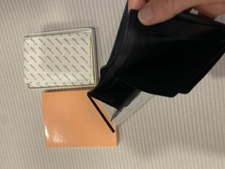 Cartera de piel negra para hombre