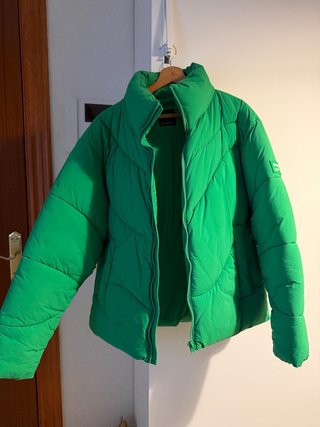 Chaqueta acolchada verde vibrante