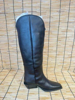 Botas altas negras de cuero