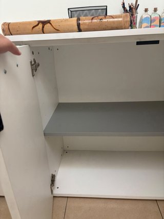 Mueble 4 puertas con estantes y llave