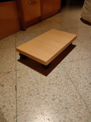 Soporte CPU Madera con Ruedas