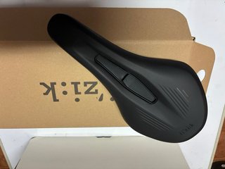 Sillín bicicleta Fizik Argo Vento X5 Negro 140 mm
